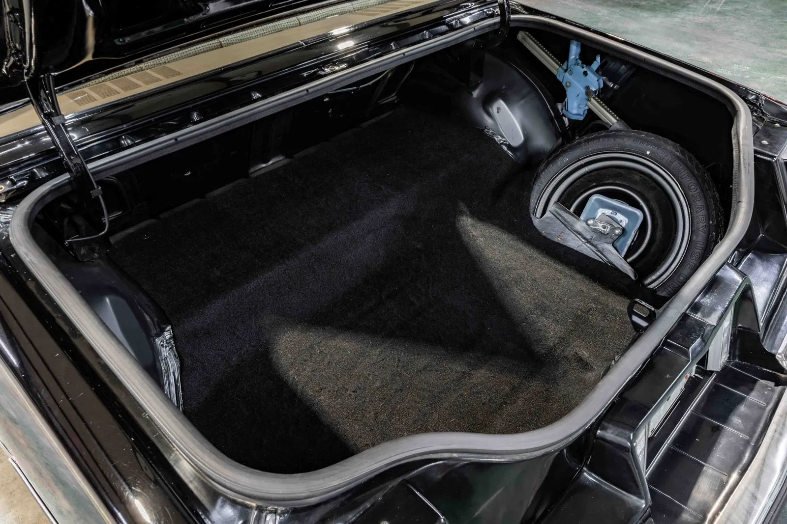 18_1979-Oldsmobile-W30-Black and Gold-536930-54.jpg